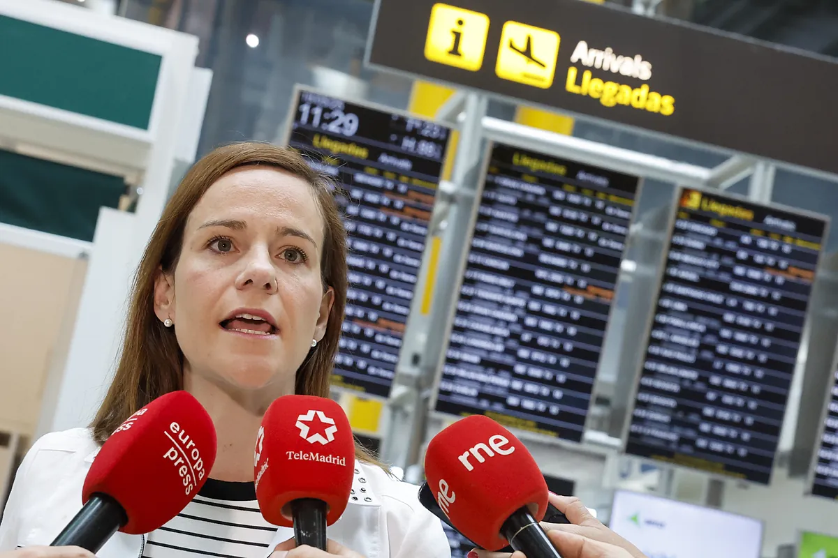 Vox alerta de que Barajas  se ha convertido en un albergue forzado  y critica las políticas  buenistas  del PP y PSOE