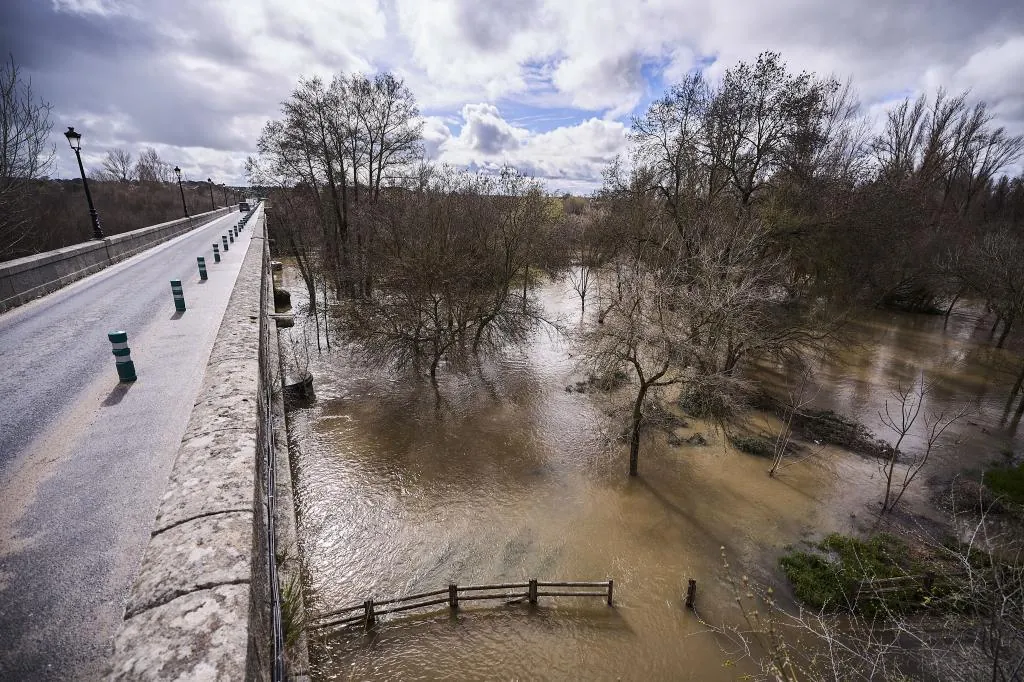 Siete municipios de Toledo en las orillas del río Alberche reciben avisos en el móvil por el riesgo de inundaciones