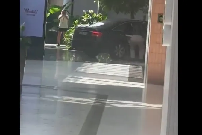 Alunizaje en el centro Parquesur de Legan?s: entran con un Audi...