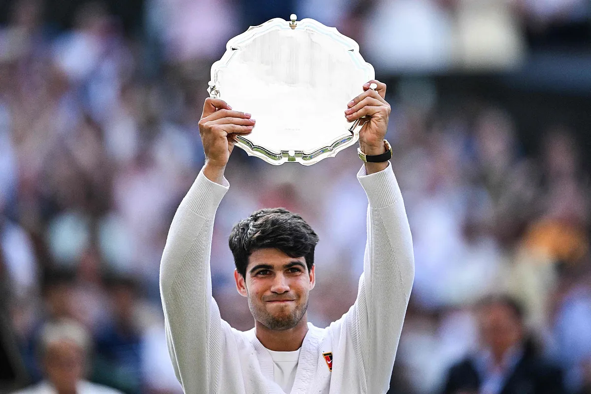 La sonrisa de Alcaraz después de la derrota en la final de Wimbledon: del  !Qué malo eres, tío!  a lo que aprendió en los Juegos Olímpicos
