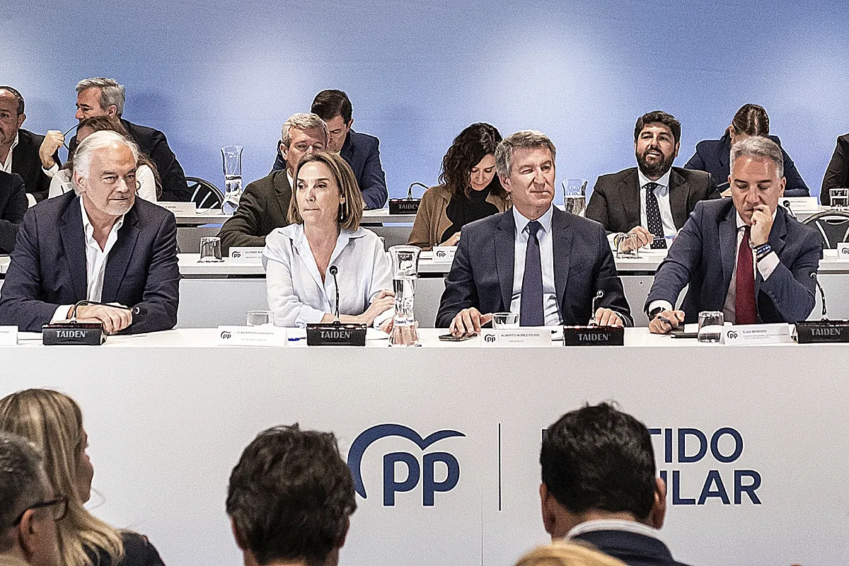 Feijóo no pone límites al reseteo de las  ideas  del PP mientras los  liberales  piden  más Ayuso 
