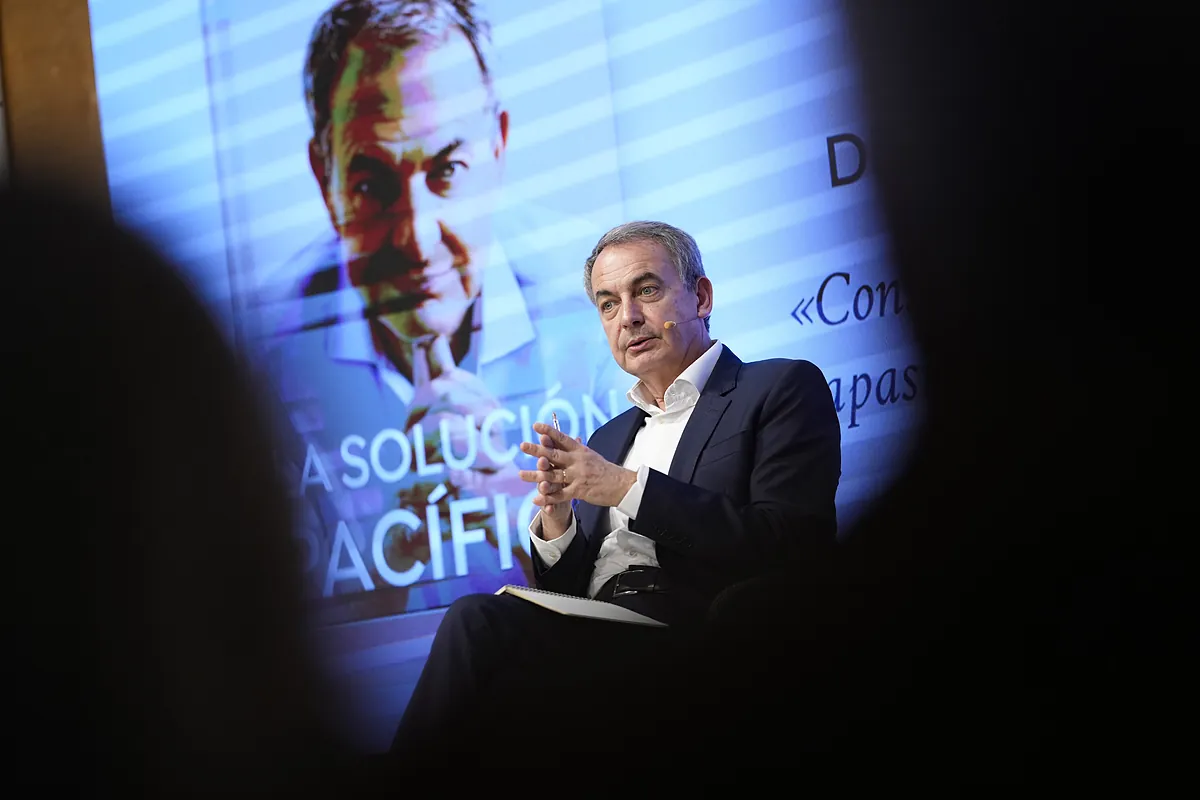 Zapatero confía en Santos Cerdán y ve preocupante que se filtren informes de la UCO: "No le sienta bien a la democracia"