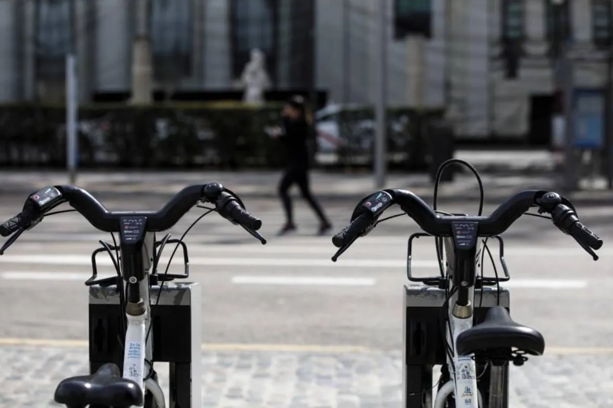 Düşük geçişlerde bir elktrik bisikletin çalınmasından sonra 15 yıllık bir genç politikadan ölür