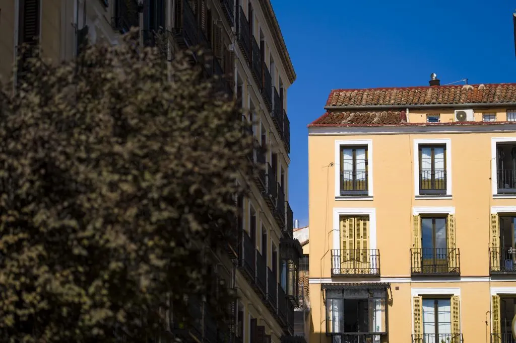 El tipo de interés de las hipotecas cae a su nivel más bajo desde 2022, mientras la demanda se ralentiza