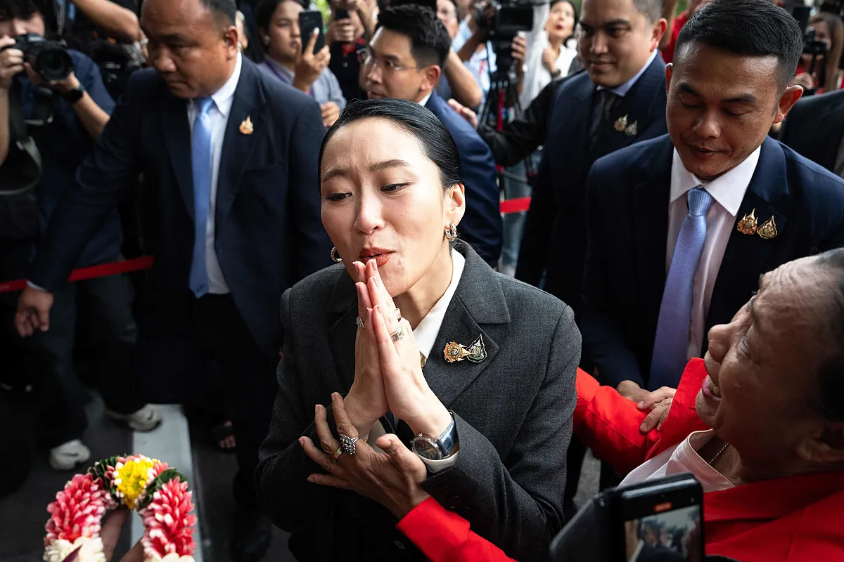 Destituida la primera ministra de Tailandia por criticar a un alto mando militar en un audio filtrado a través de Facebook