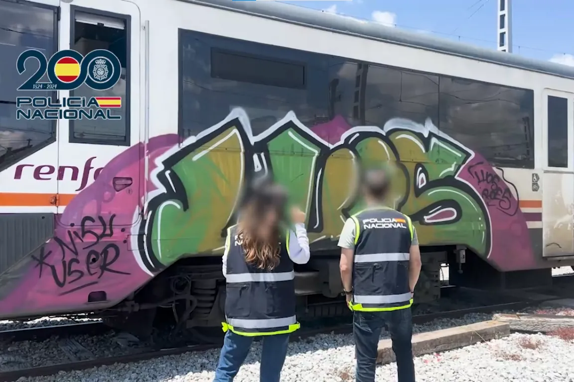 29 grafiteros detenidos por causar daños de 1,5 millones en trenes con el método del  palancazo 