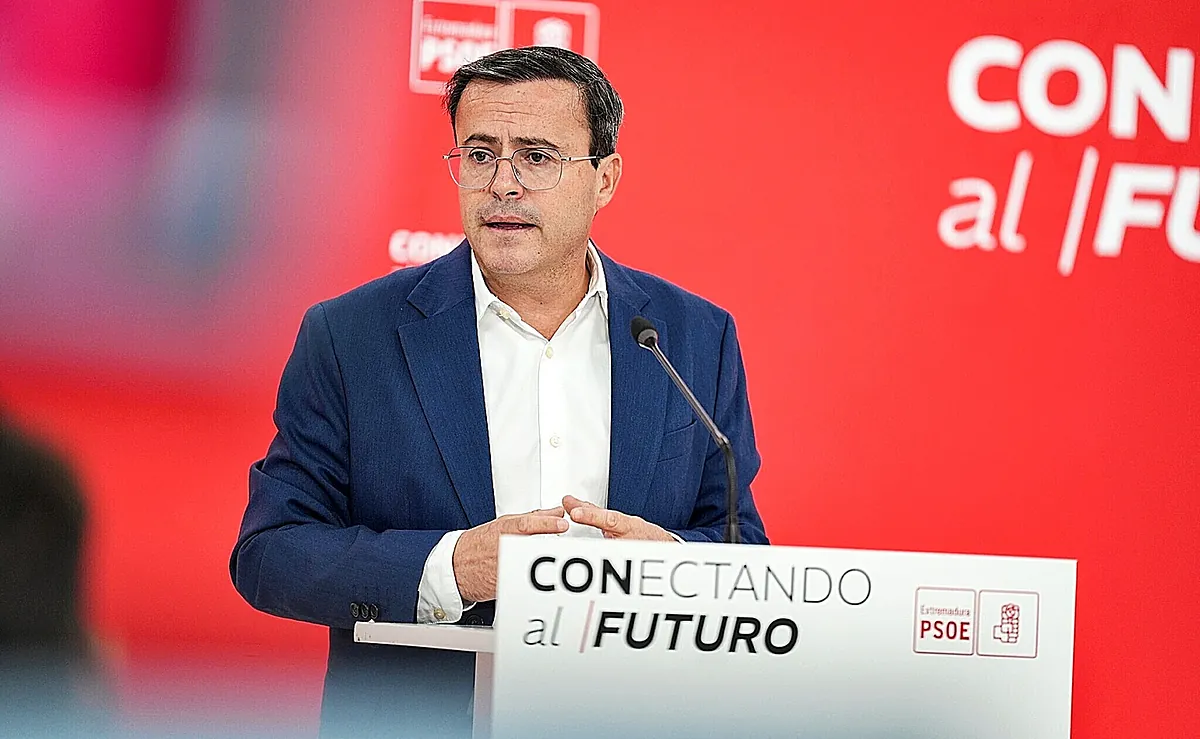 Artimaña  in extremis  del líder del PSOE extremeño: borra a cinco compañeros para tener aforamiento en el caso del  hermanísimo 