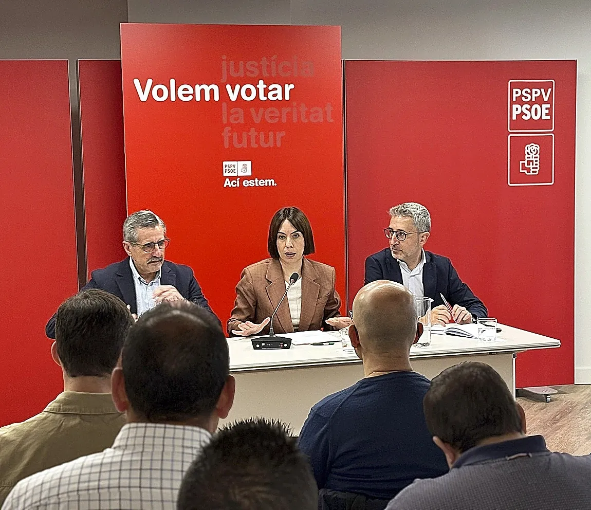 La  excepcionalidad  de ser subsecretario sin título señala a Sánchez en el caso del comisionado del título falso