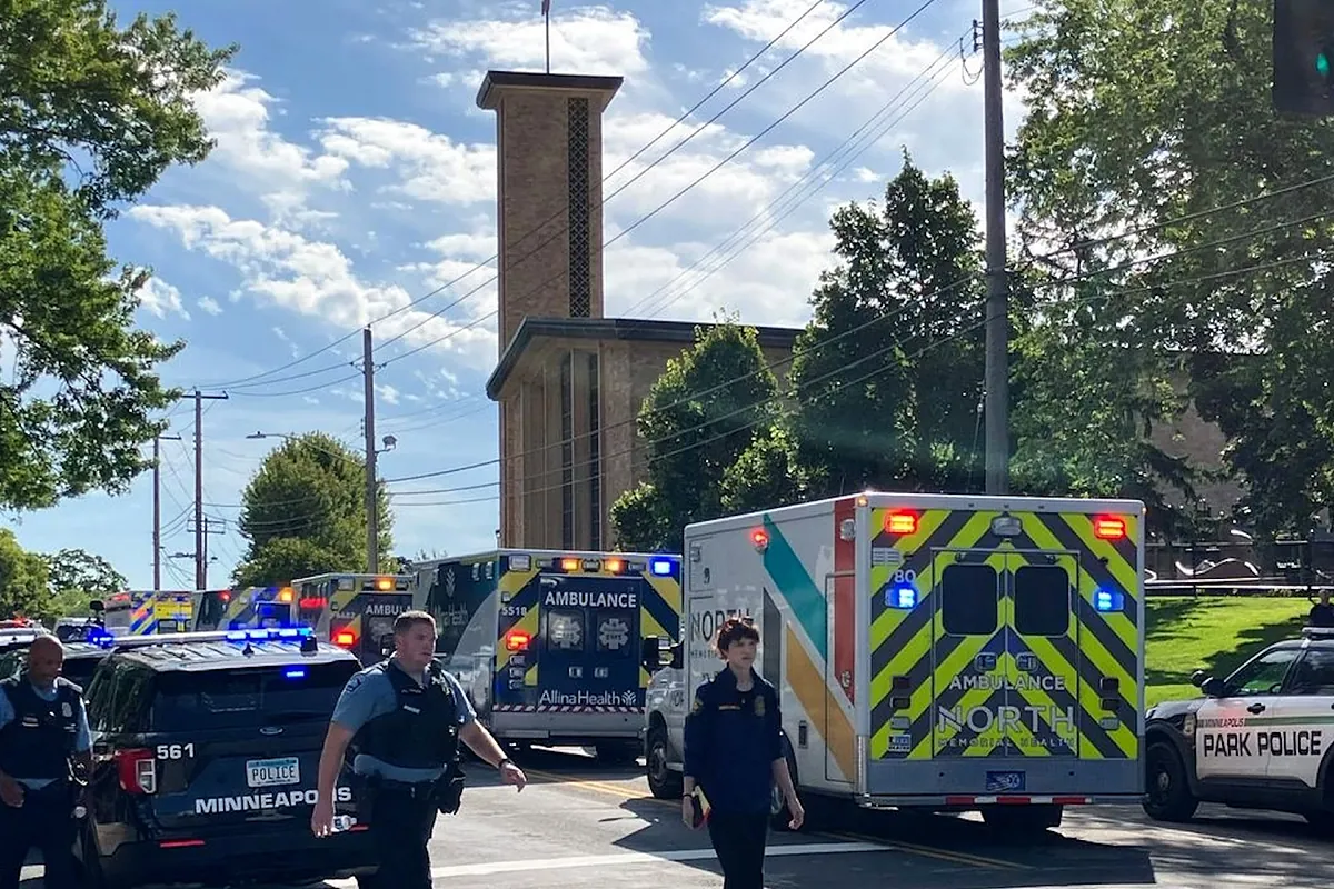 Varios muertos y heridos tras un tiroteo en una escuela católica de Minnesota