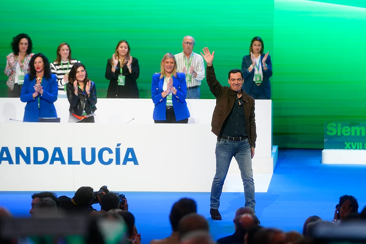El PP-A refuerza el liderazgo de Juanma Moreno, que se consolida como referente nacional del partido y se presenta como la antítesis de Pedro Sánchez