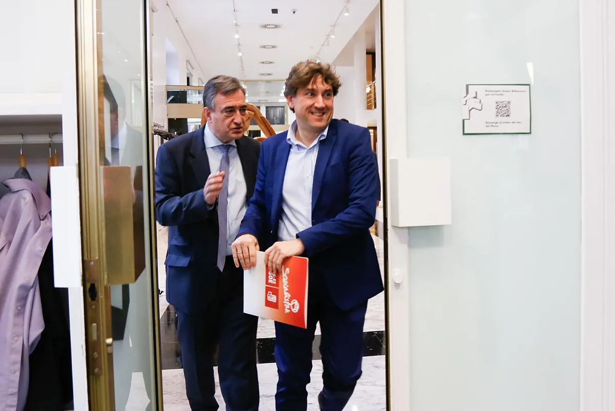 Esteban abraza la reforma de 6 leyes impulsada por el PSOE vasco en el inicio de su "bonita amistad" con Eneko Andueza