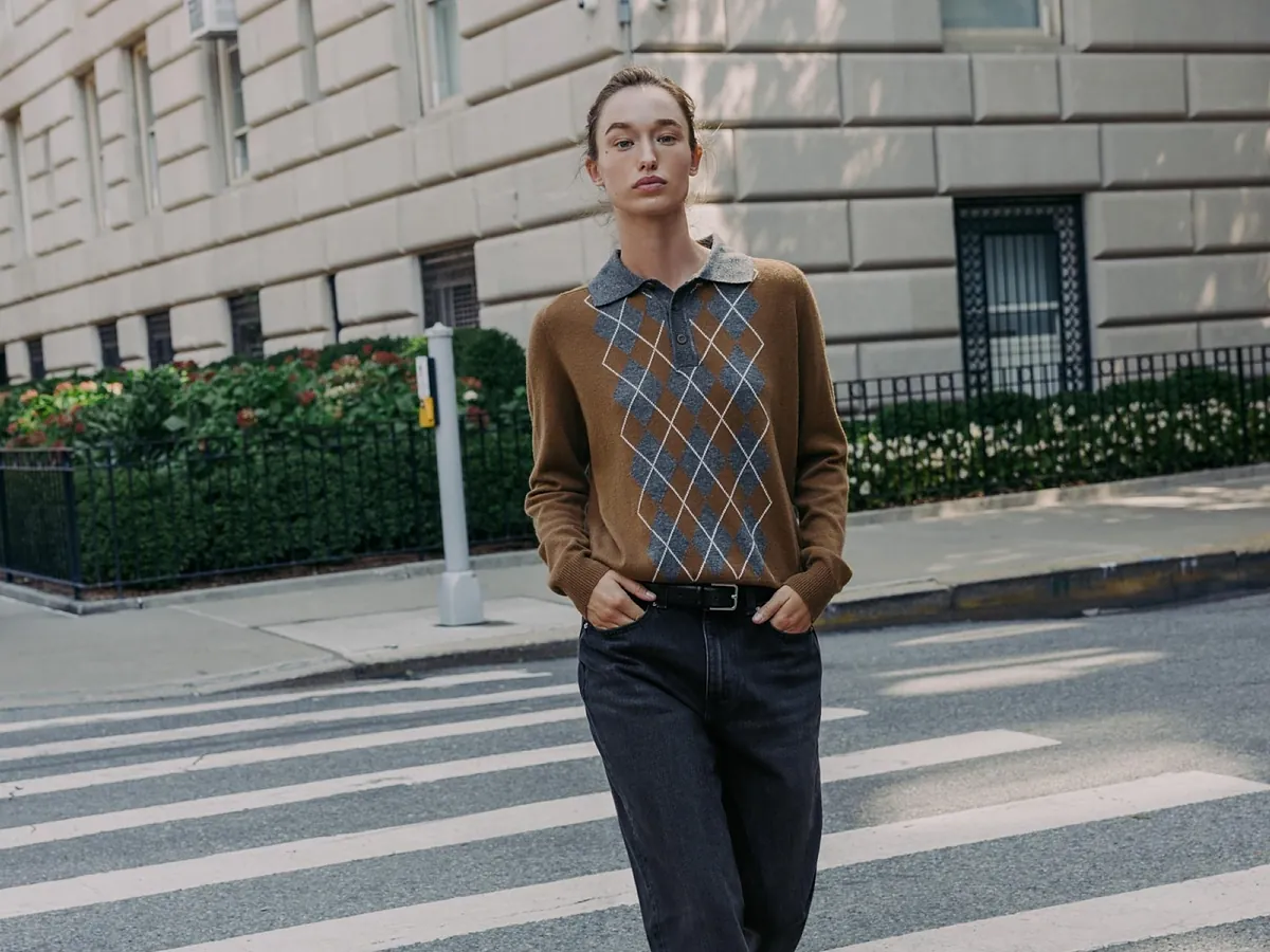 Los 5 jerséis de rombos de Zara que más se llevan este otoño: finos, informales y elevan cualquier look con vaqueros