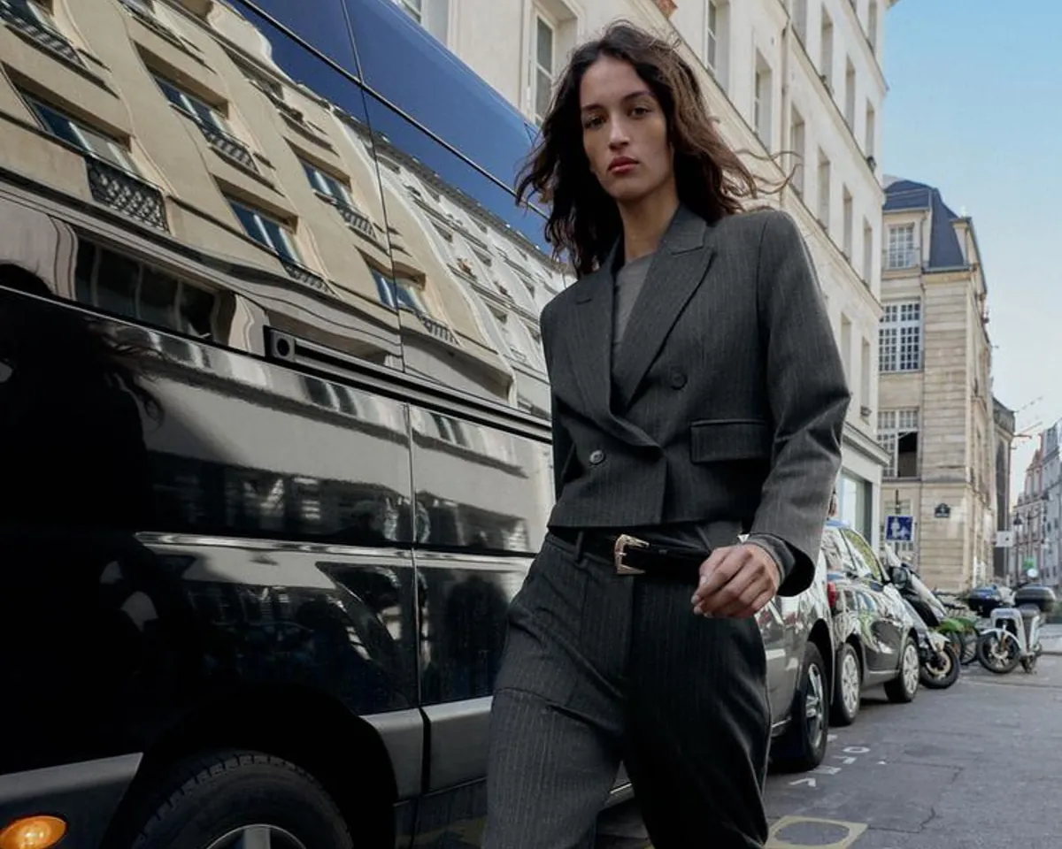 7 prendas con raya diplomática de Zara que elevarán tu armario este otoño