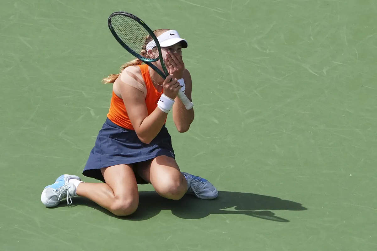 La irrupción de Mirra Andreeva, campeona en Indian Wells y Dubai: "Sabe que todo está en sus manos"
