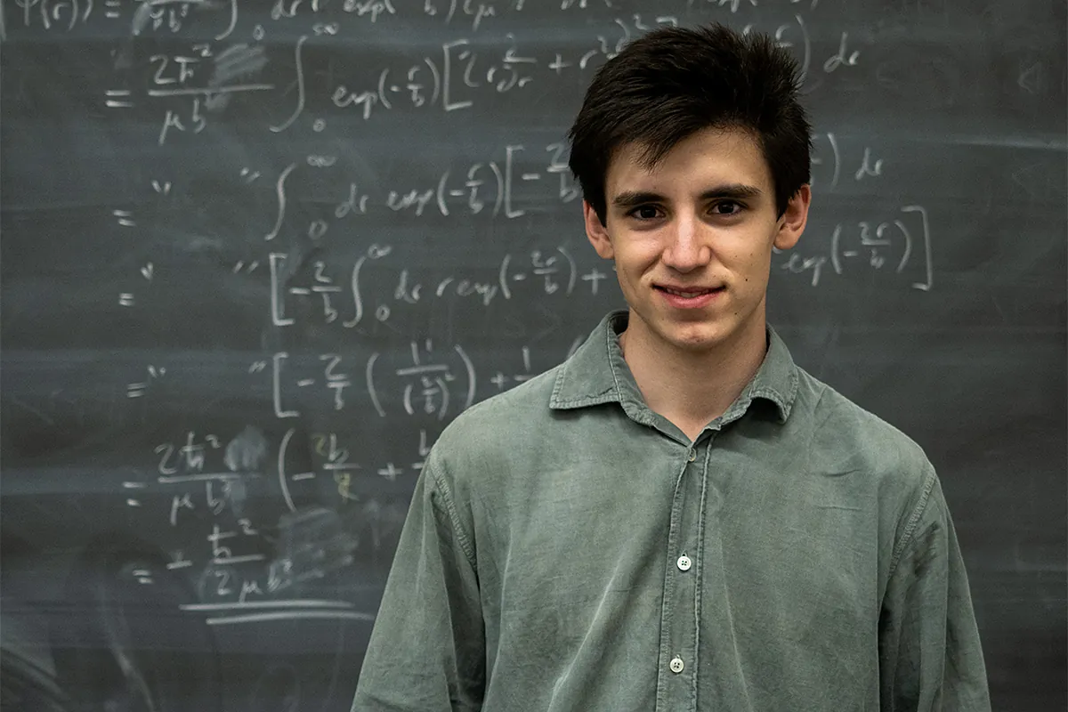 Javier, el genio de 17 años que hace 2º de Física y Matemáticas en Edimburgo: "No soy consciente de que todos me sacan dos o tres años"