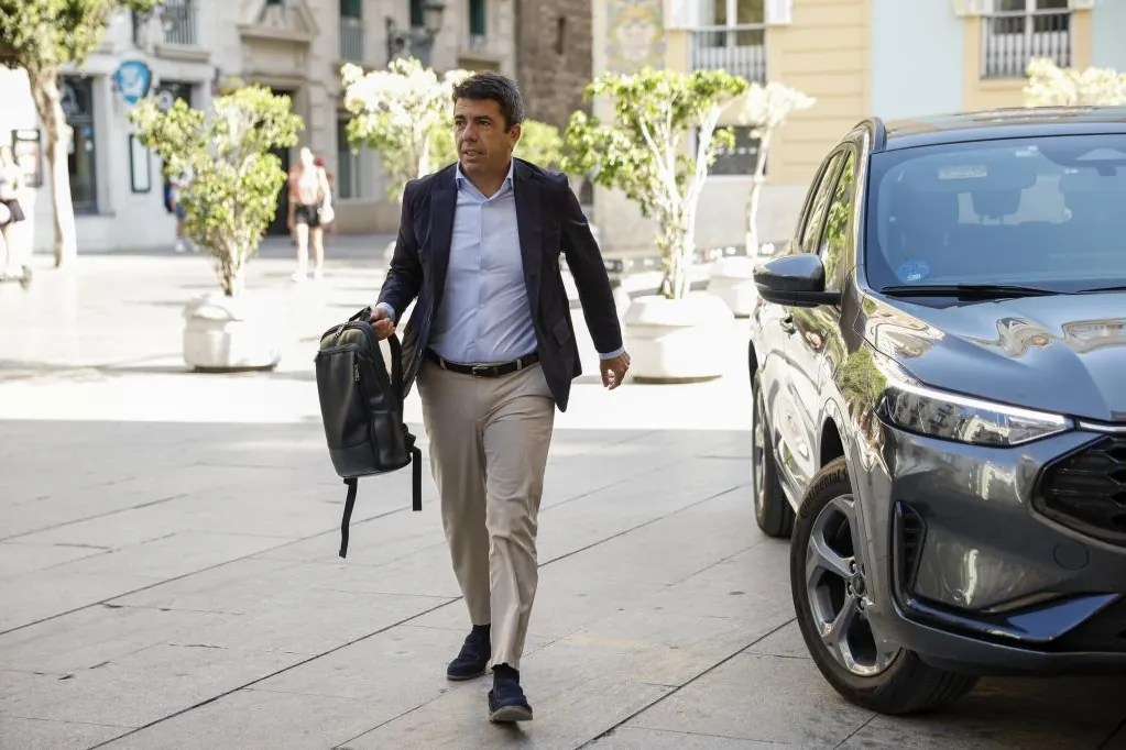 El PP valenciano critica por primera vez a Camps por tratar de disputarle el liderazgo a Mazón:  No toca 