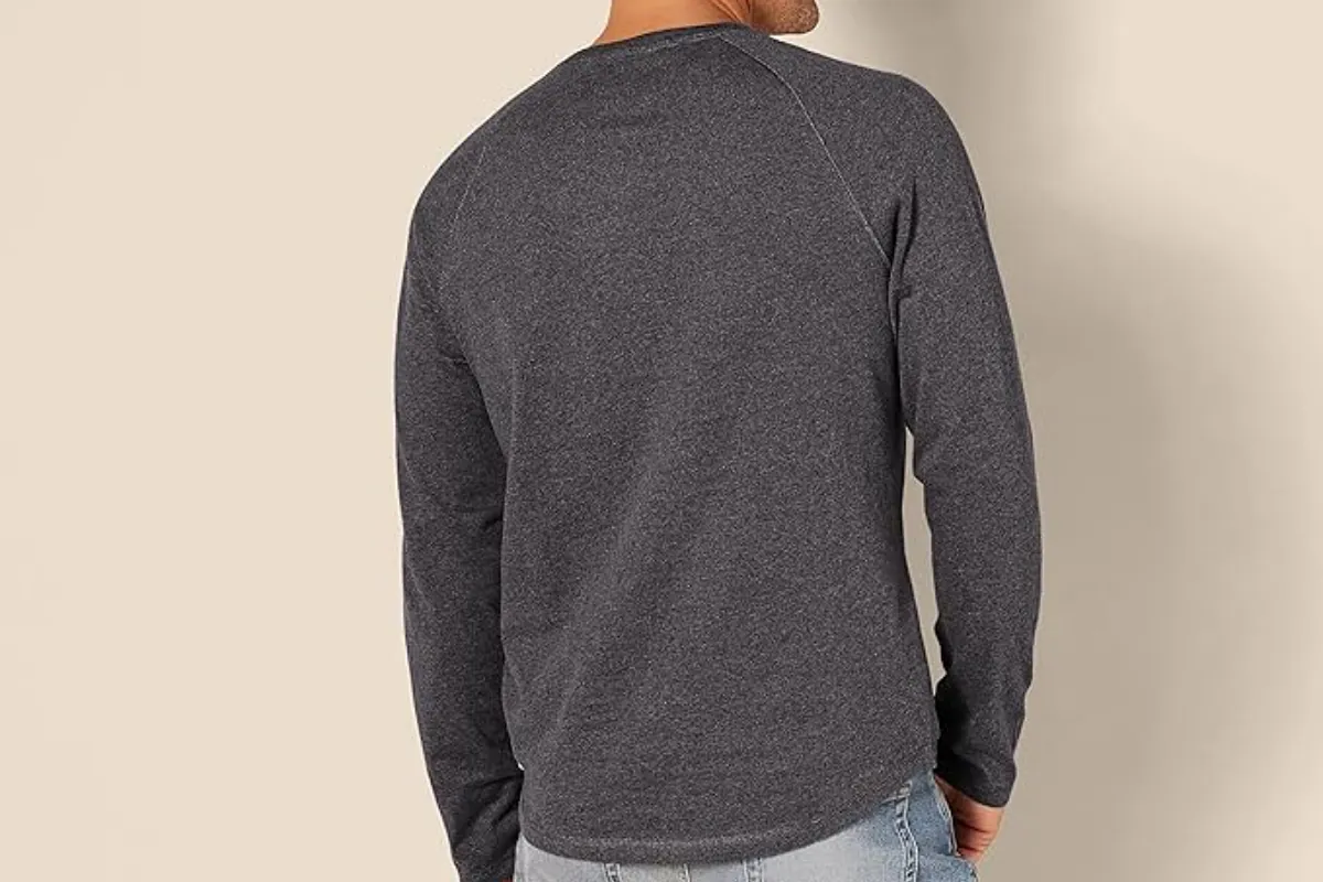 La camiseta de Amazon Essentials que arrasa: estilo casual por solo 12 euros