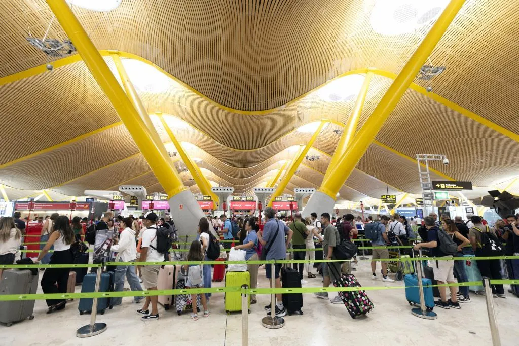 Las aerolíneas programan un invierno récord en España y se suman a Ryanair en la presión a Aena para que baje sus tasas