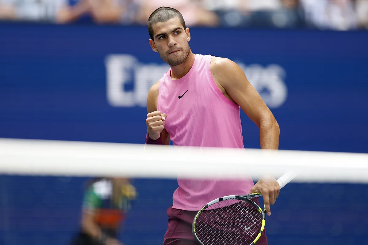 Alcaraz vuelve a asombrar y ganar en el US Open pese a unas molestias en la rodilla derecha