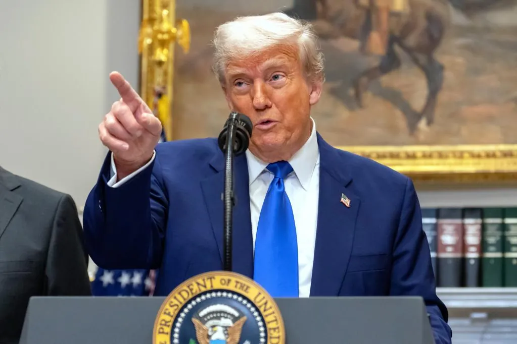 Trump redobla los ataques a la UE, habla de aranceles del 50% en junio