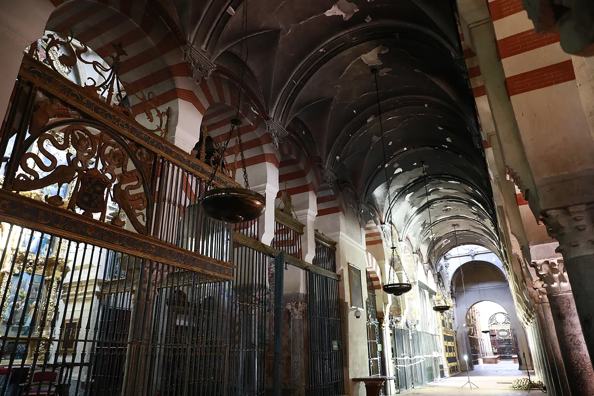 Her şeyin yüce olduğu bir anıtta değerli olan nedir? Córdoba Camii'ndeki ateş 23.000 metrekaresinin 50'sini etkiliyor