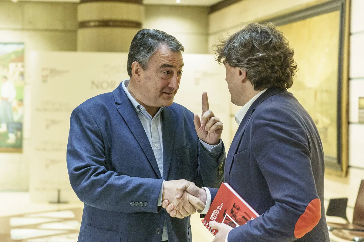 El PNV de Esteban ratifica su apuesta por el derecho a decidir con Bildu en Gipuzkoa mientras intenta convencer a Andueza