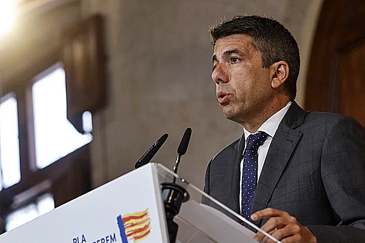 El apagón opaca la polémica presencia de Mazón en el congreso del PP Europeo en Valencia