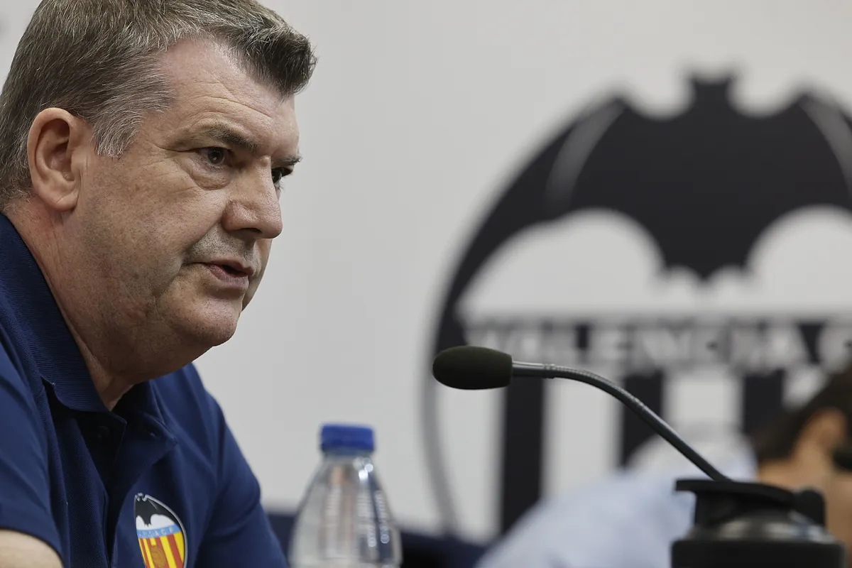 Los mensajes de Ron Gourlay al vestuario del Valencia: más liderazgo, más competencia "contra 14 o 15 equipos" y Europa será una exigencia para estrenar el Nou Mestalla