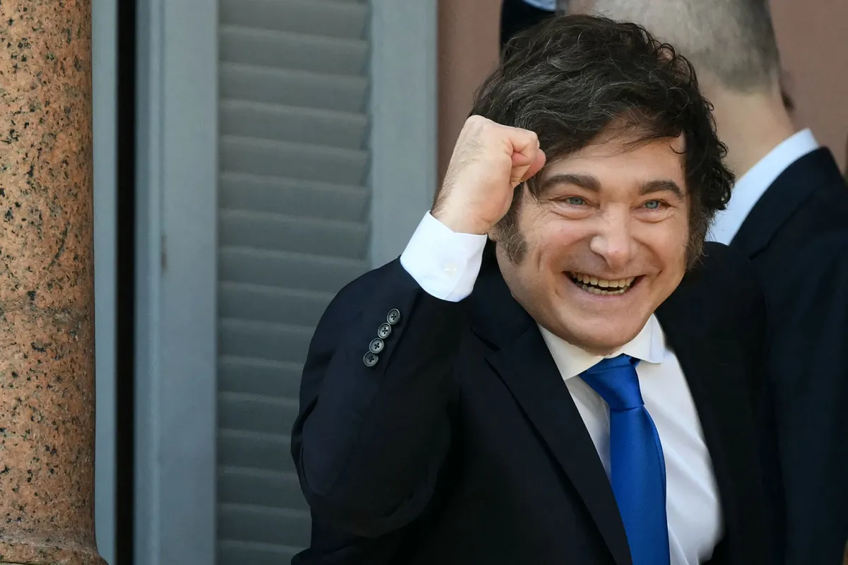 La Argentina dual de Milei: sube la venta de viviendas, coches y yates, pero baja el consumo en supermercados